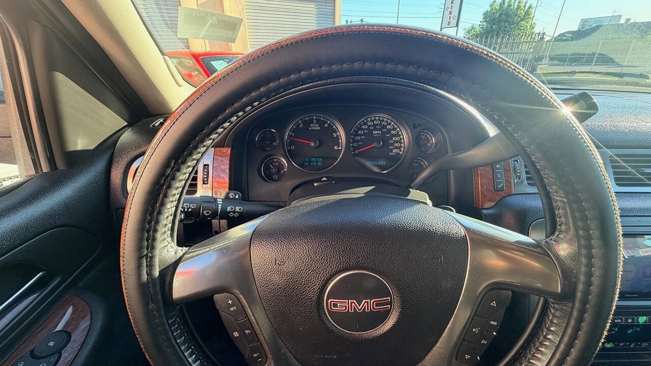 Used 2007 GMC Yukon SLT w/ SLT Preferred Equipment Group image 14