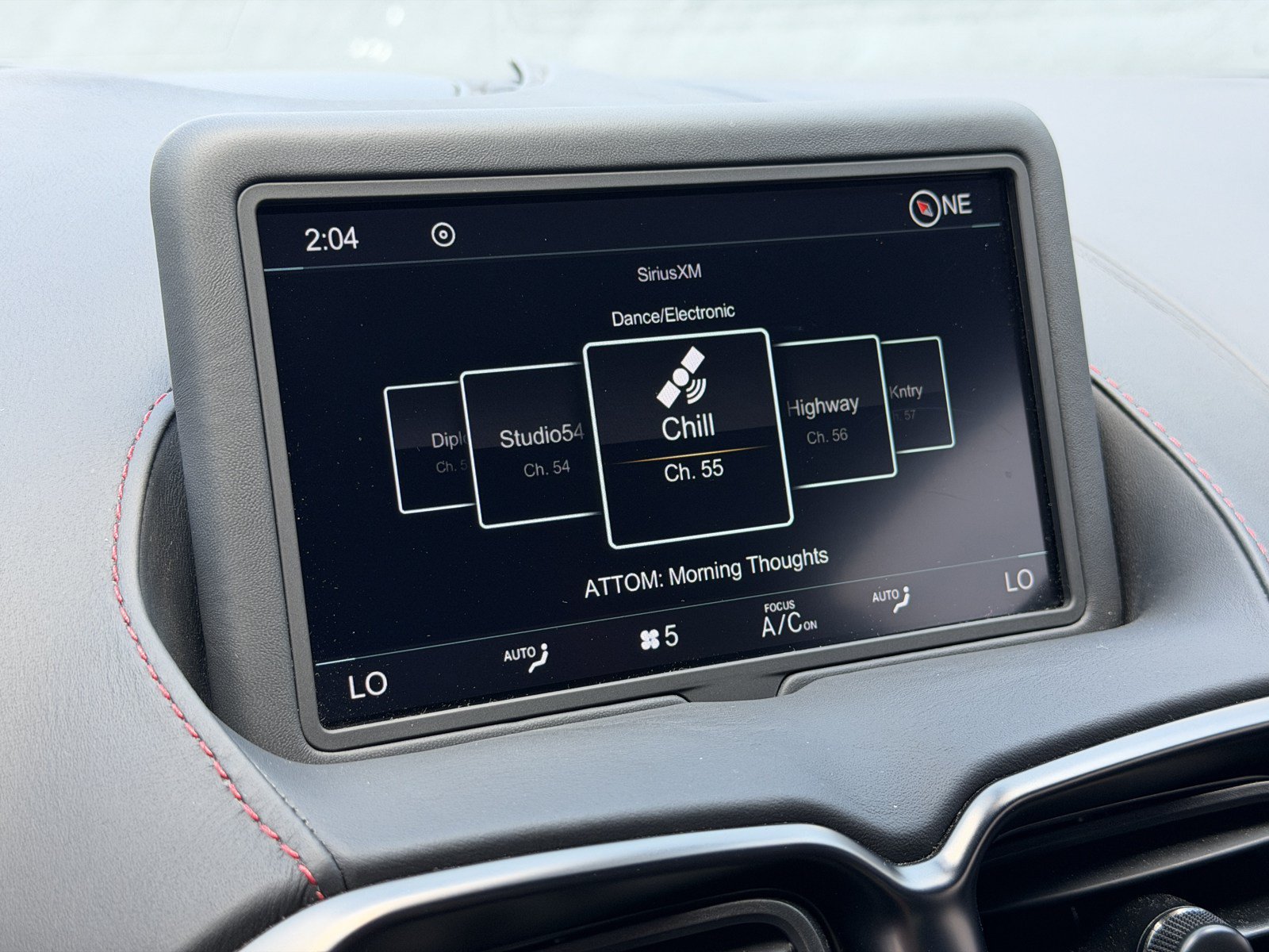 Used 2022 Aston Martin V8 Vantage Coupe RWD image 26