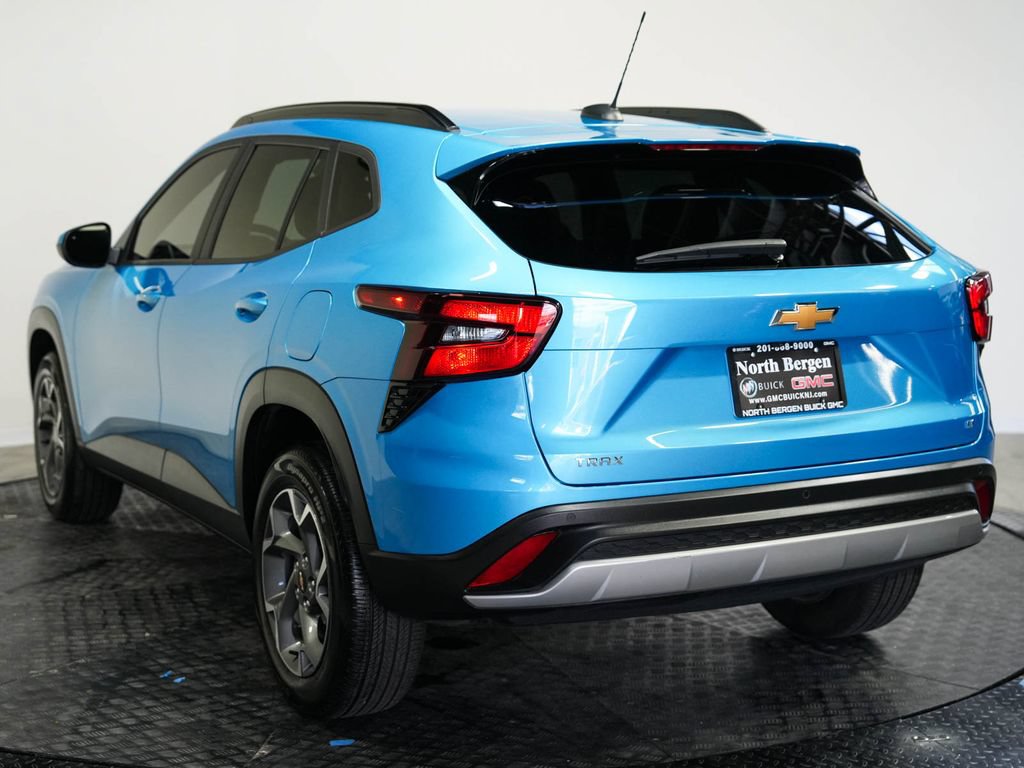 Used 2025 Chevrolet Trax LT w/ Driver Confidence Package FWD image 6
