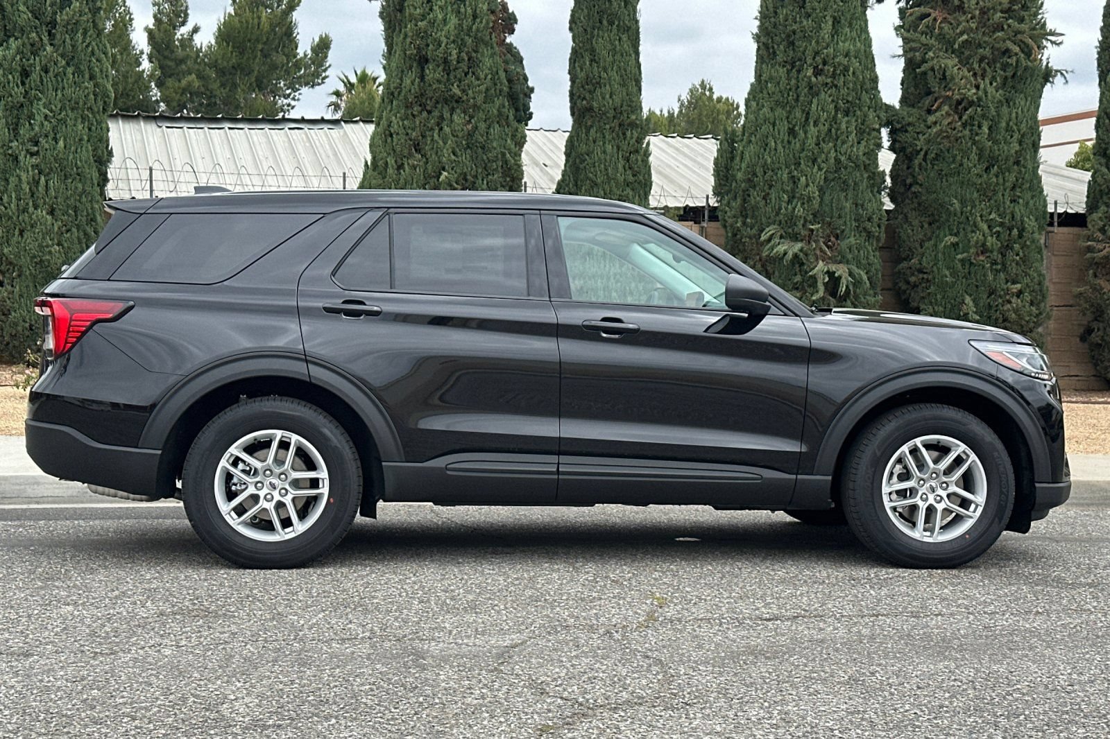 New 2026 Ford Explorer Active RWD image 3
