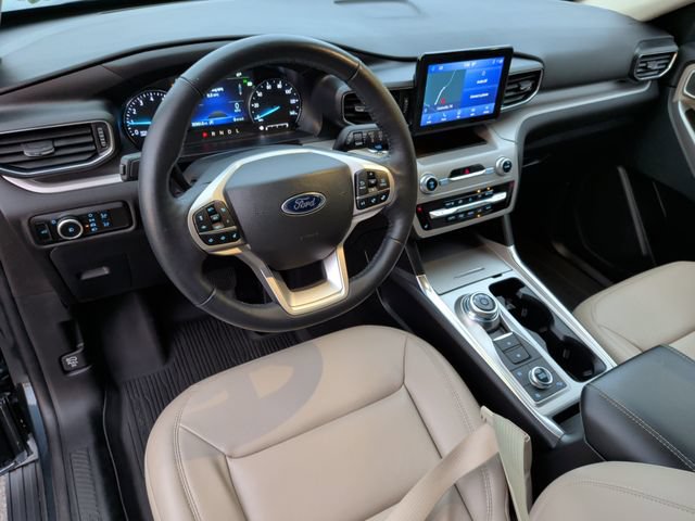 Used 2023 Ford Explorer XLT w/ Equipment Group 202A AWD/4WD image 13