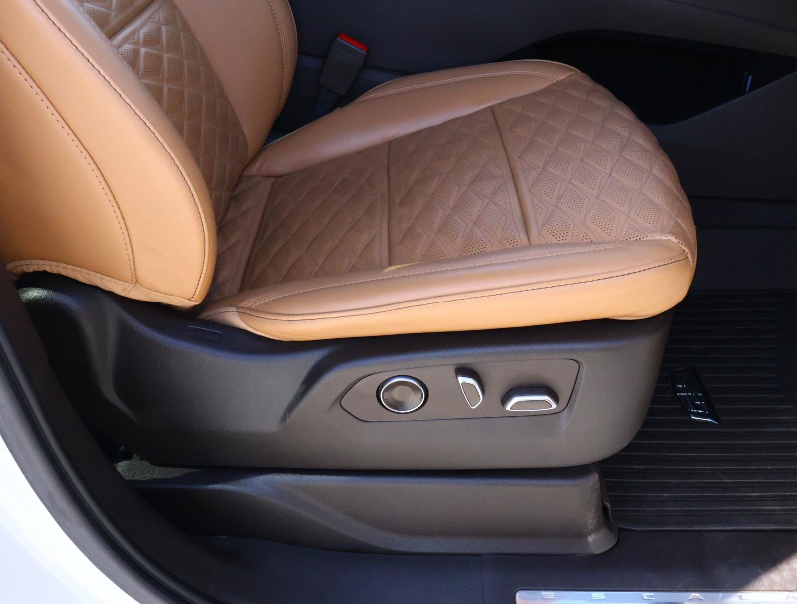Used 2021 Cadillac Escalade Premium Luxury RWD image 24