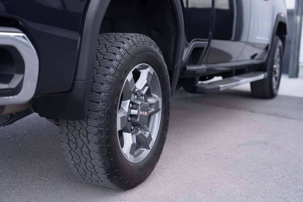 Used 2025 GMC Sierra 3500 SLT w/ SLT Premium Package AWD/4WD image 9