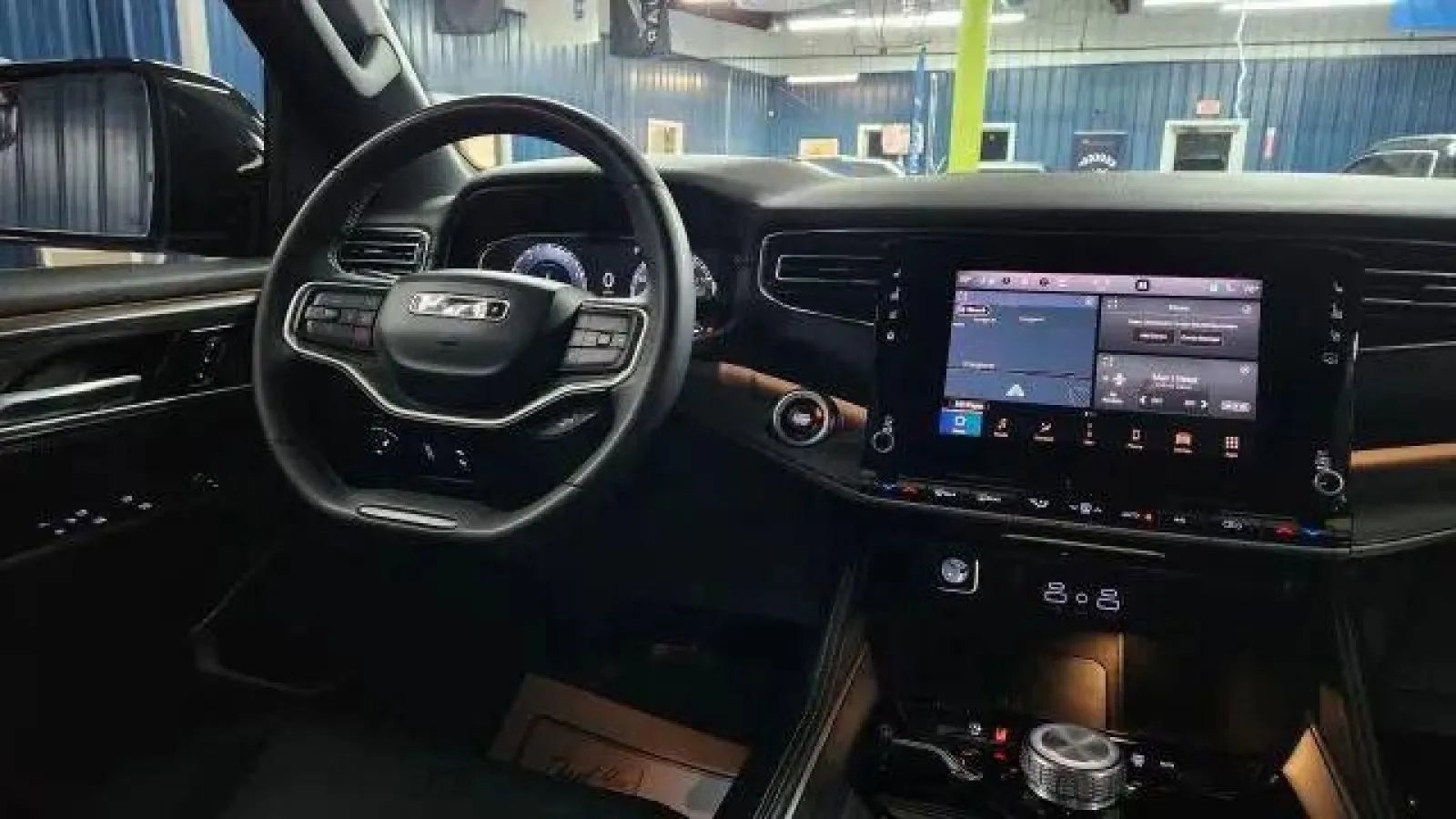 Used 2023 Jeep Wagoneer L Series II image 20