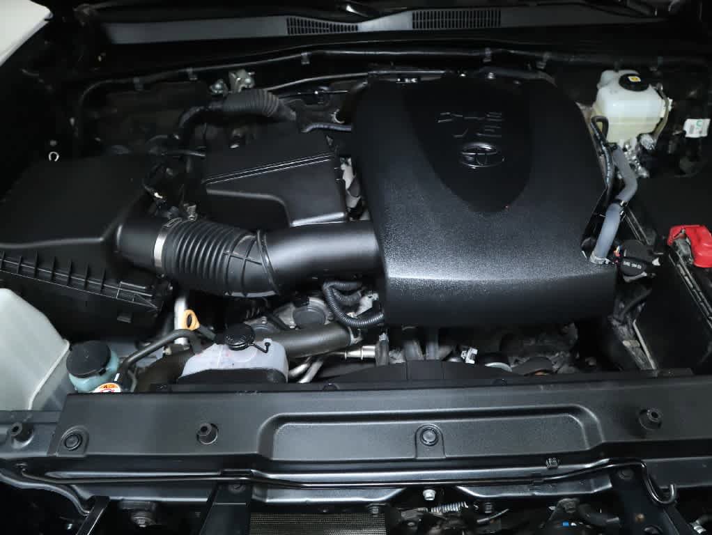 Certified 2022 Toyota Tacoma TRD Off-Road AWD/4WD image 31
