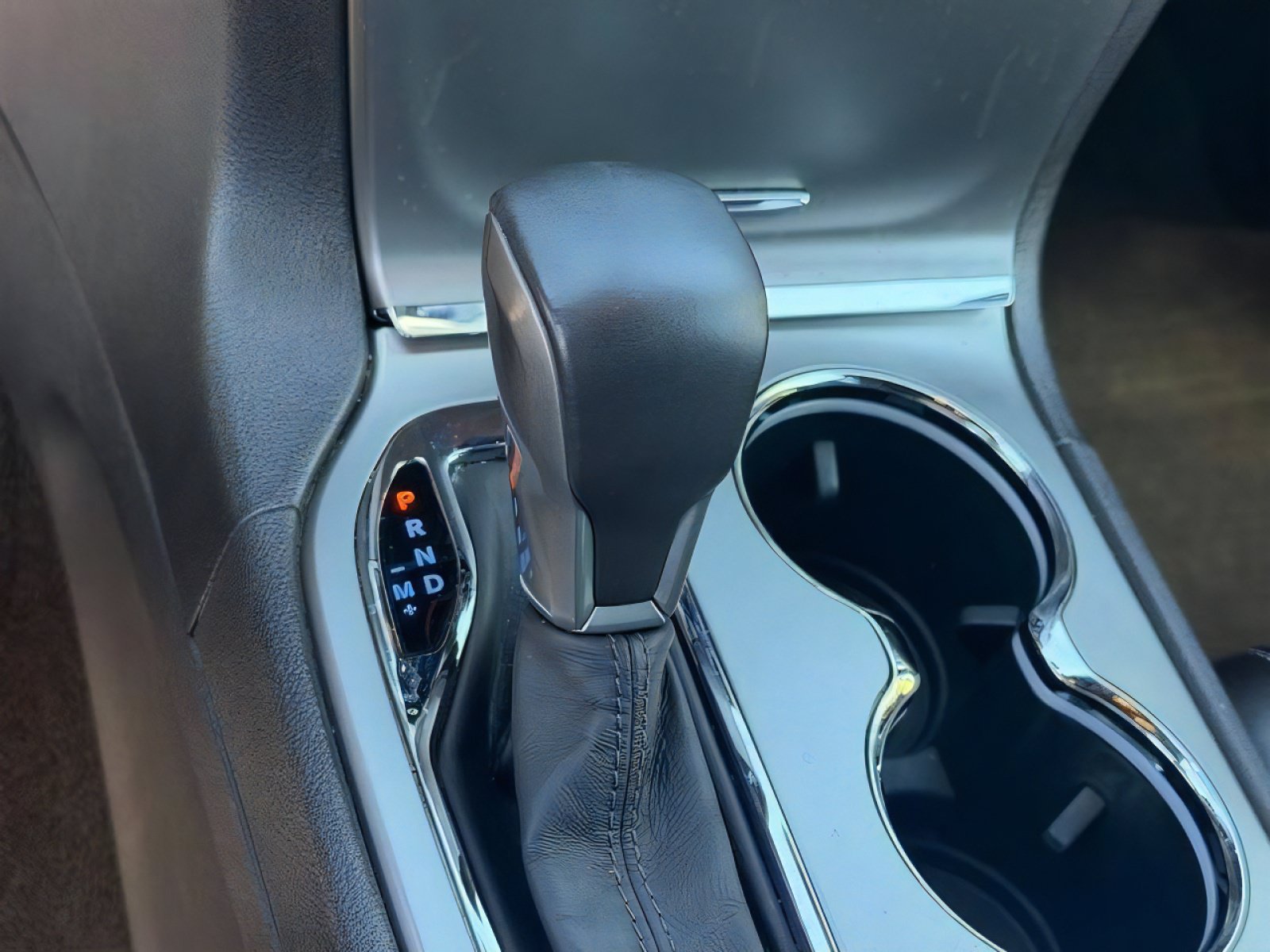 Used 2019 Jeep Grand Cherokee Overland AWD/4WD image 29