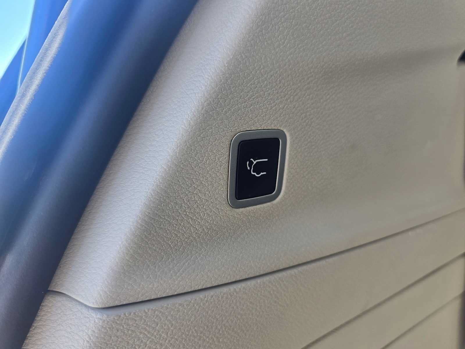 Used 2023 Chrysler Pacifica Touring-L FWD image 16