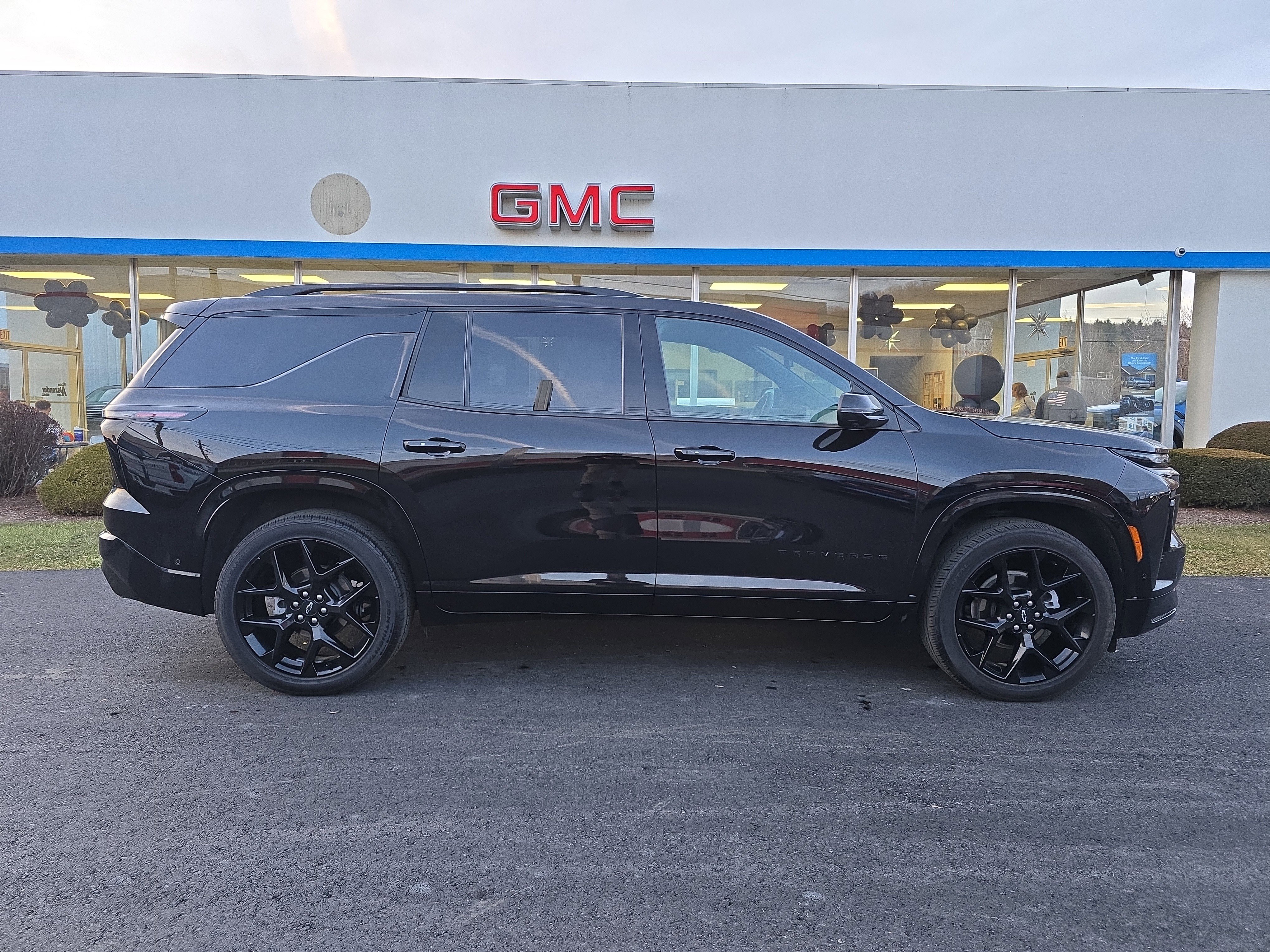 Used 2024 Chevrolet Traverse RS w/ LPO, Floor Liner Package video 2