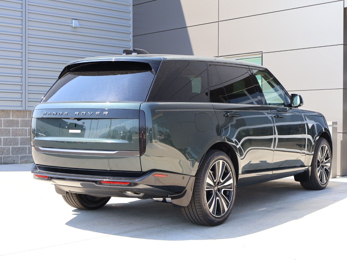 New 2026 Land Rover Range Rover Long Wheelbase SE AWD/4WD image 5