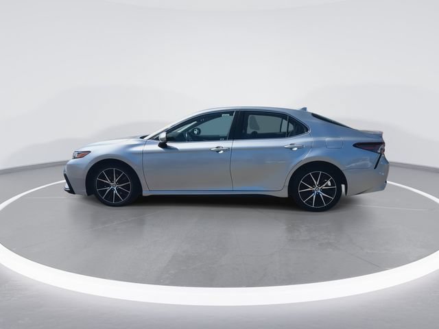 Used 2024 Toyota Camry SE w/ Convenience Package FWD image 5