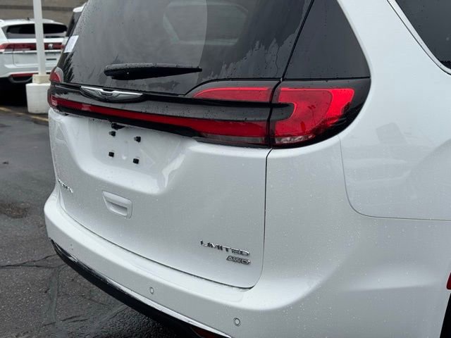 New 2026 Chrysler Pacifica Limited w/ Uconnect Theater Family Group image 6