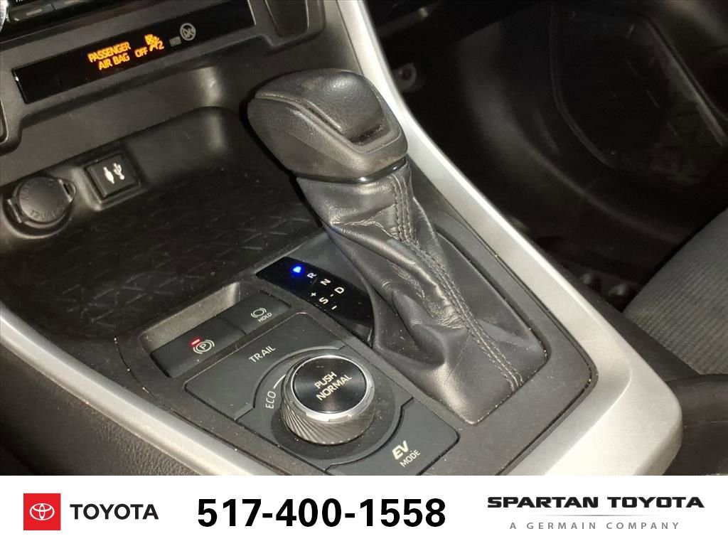 Used 2019 Toyota RAV4 LE w/ Carpet Mat Package image 21