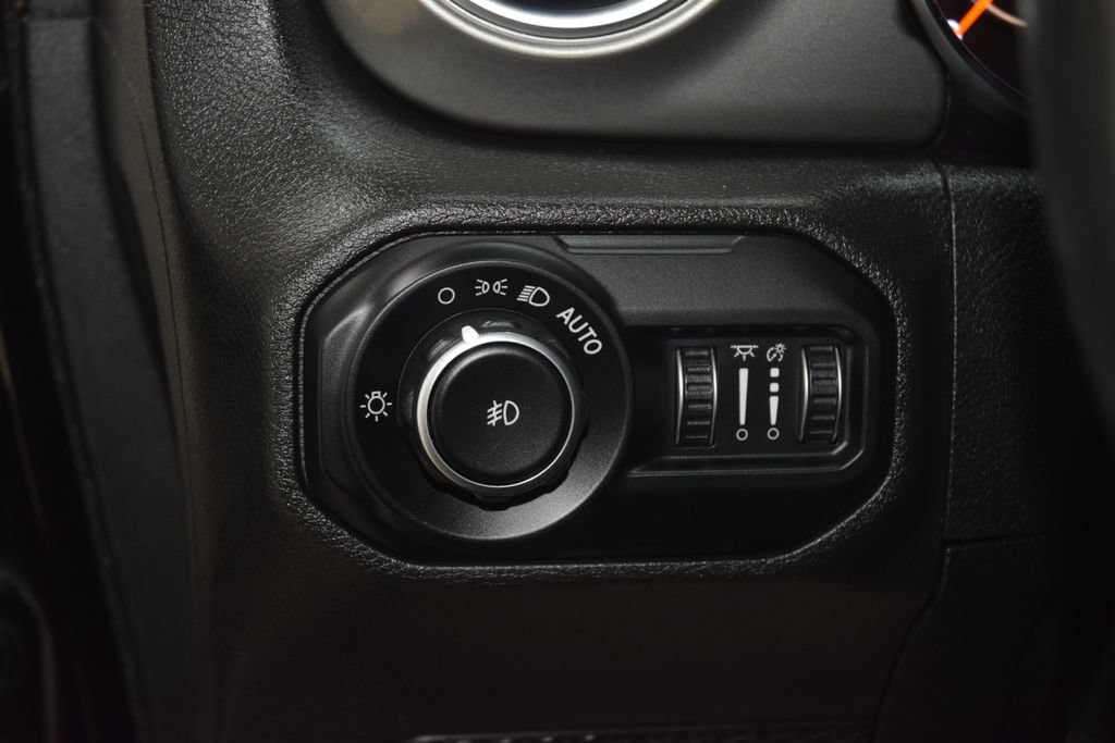 Used 2021 Jeep Wrangler Unlimited Sahara AWD/4WD image 36