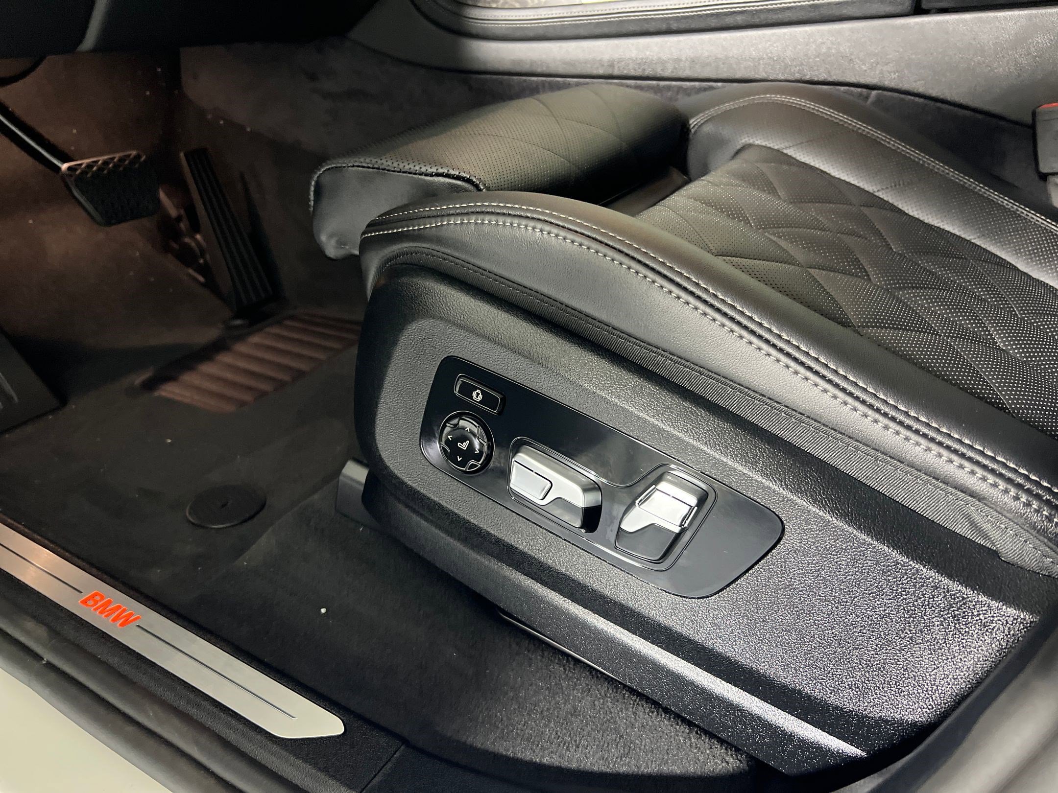 Used 2026 BMW X7 xDrive40i image 13