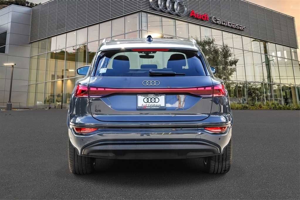 Used 2025 Audi Q6 e-tron Premium w/ Convenience Package image 3