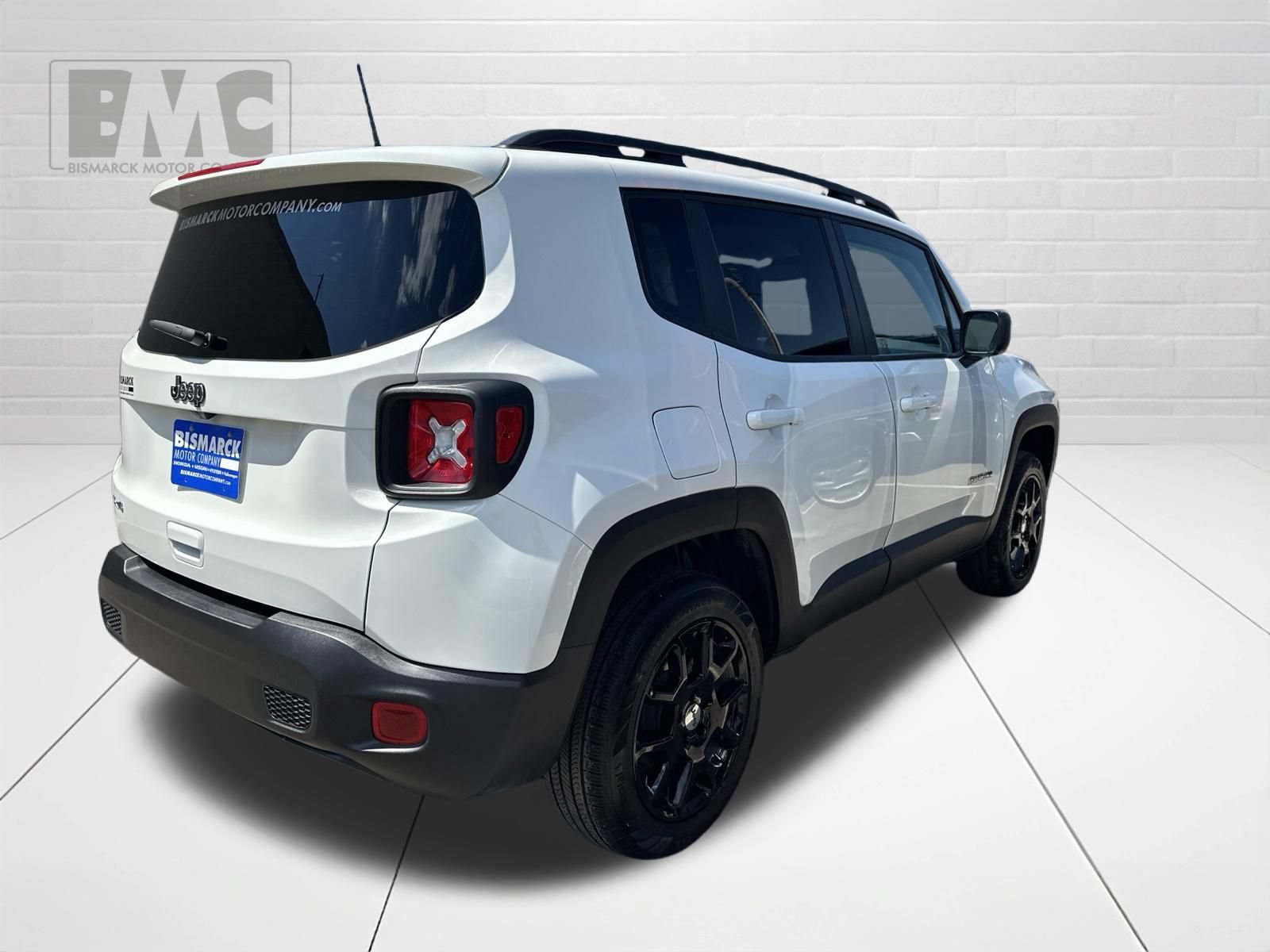Used 2023 Jeep Renegade Latitude w/ Premium Group AWD/4WD image 3