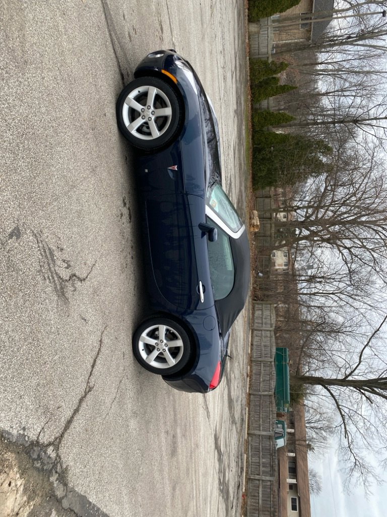 Used 2006 Pontiac Solstice Convertible w/ Premium Package image 2
