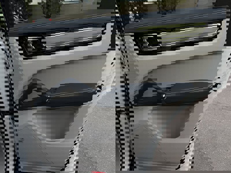 Used 2023 Porsche Cayenne S Platinum w/ Premium Package Plus image 43