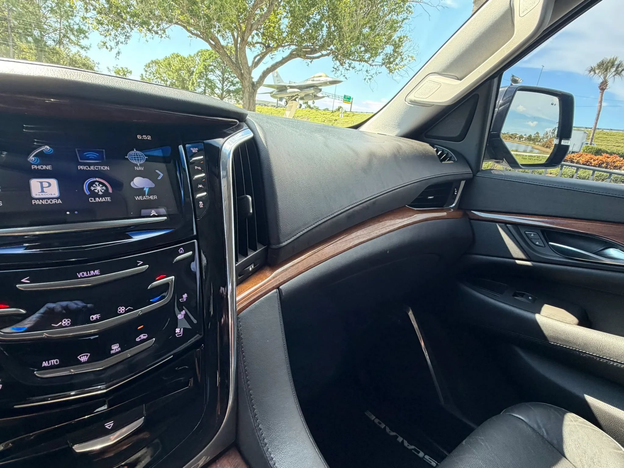 Used 2016 Cadillac Escalade Luxury RWD image 41