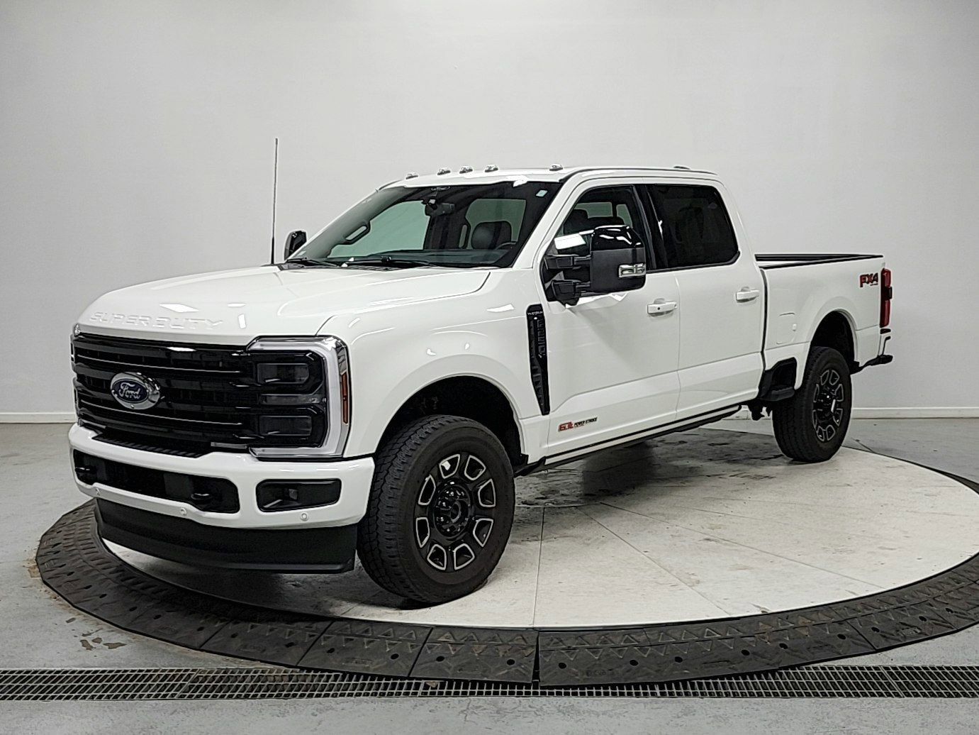 Used 2025 Ford F250 Platinum image 3