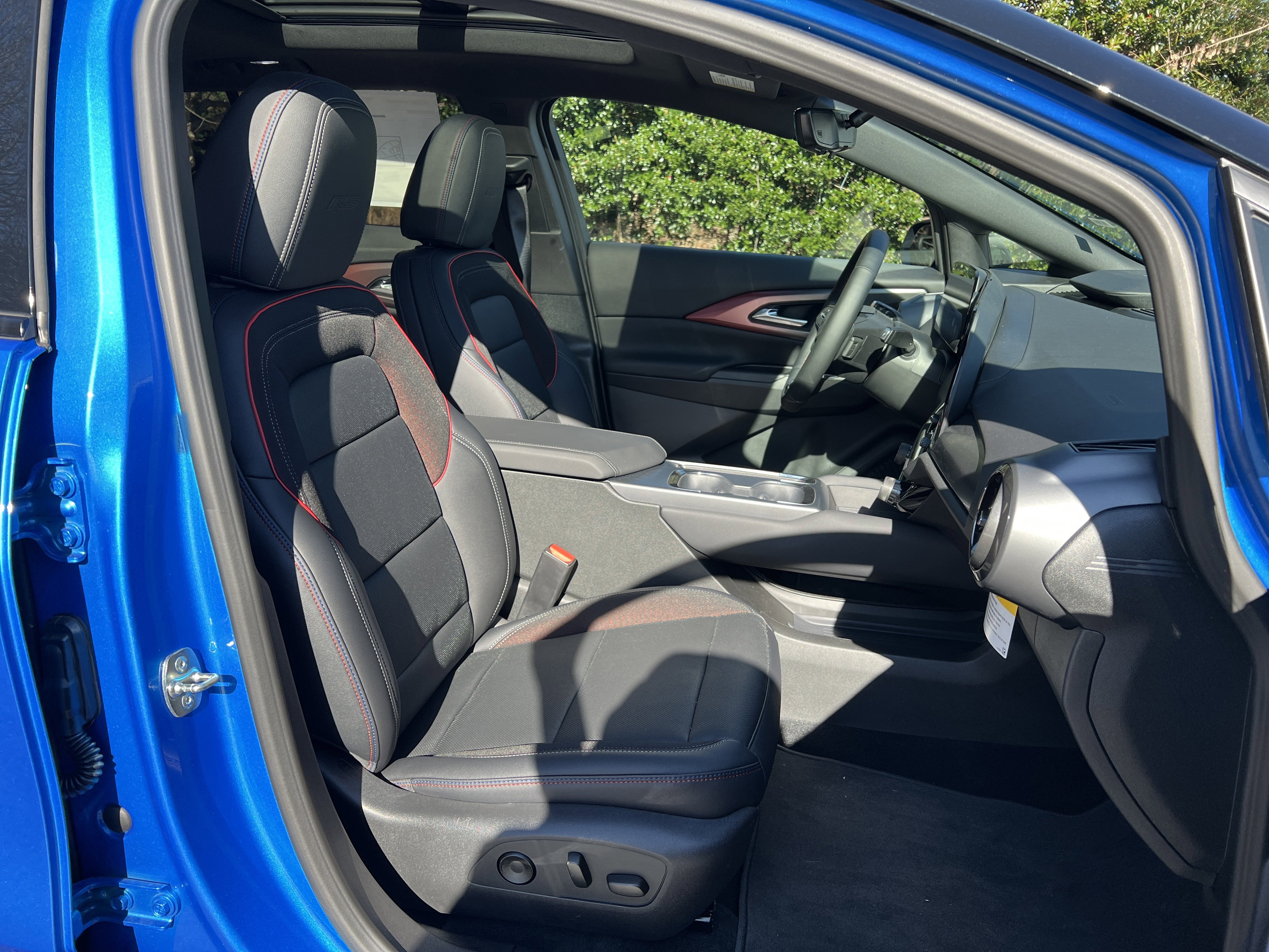 New 2025 Chevrolet Equinox EV RS w/ Convenience Package II image 35