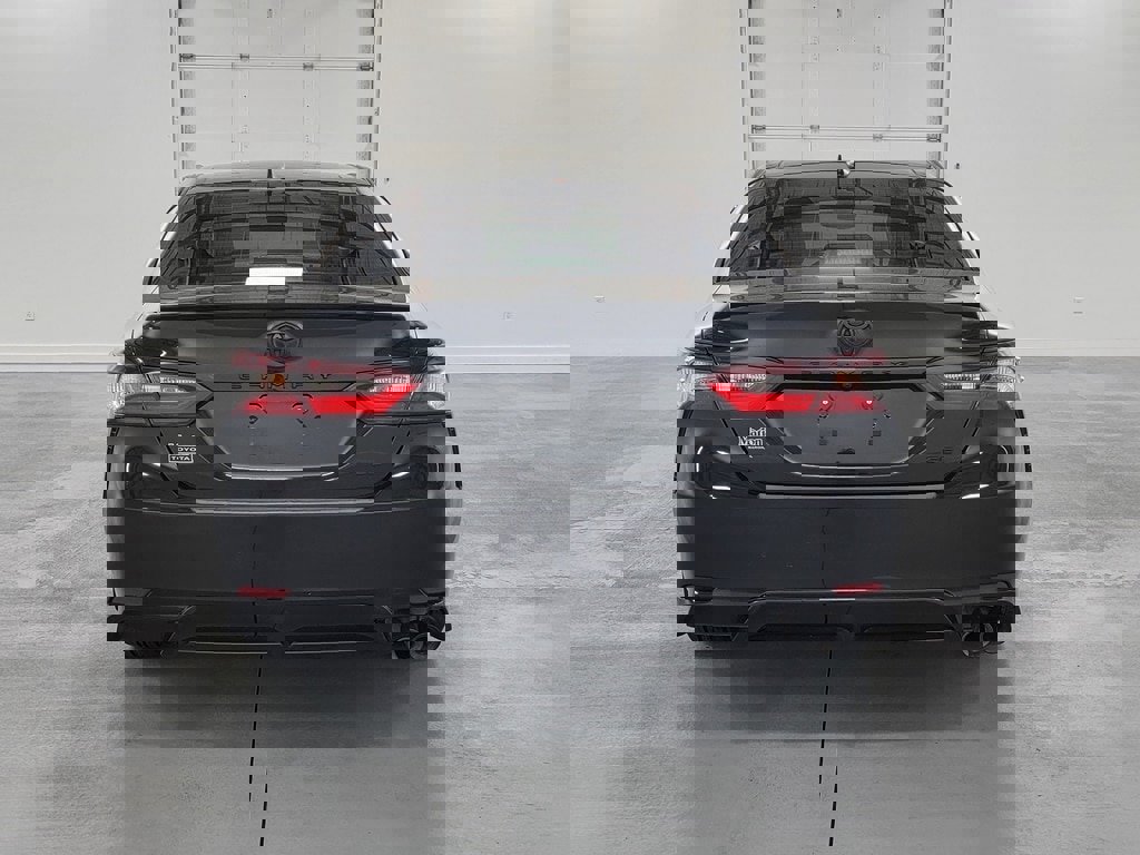 Used 2023 Toyota Camry SE image 9