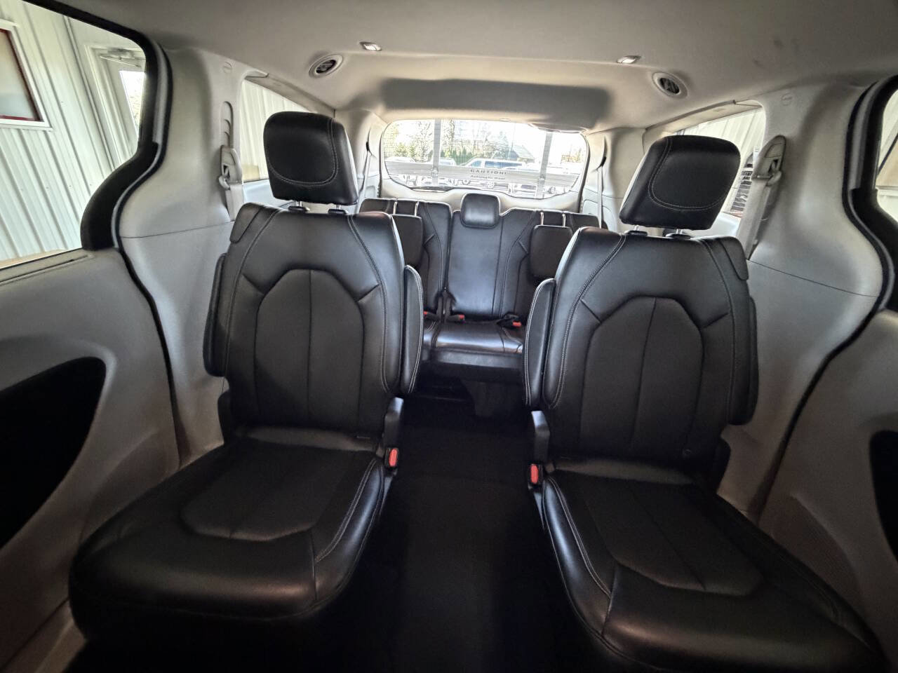 Used 2024 Chrysler Pacifica Touring-L FWD image 26
