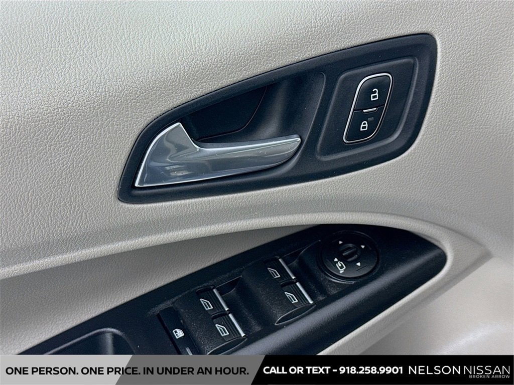 Used 2019 Ford Transit Connect Titanium w/ Titanium Premium Package image 18