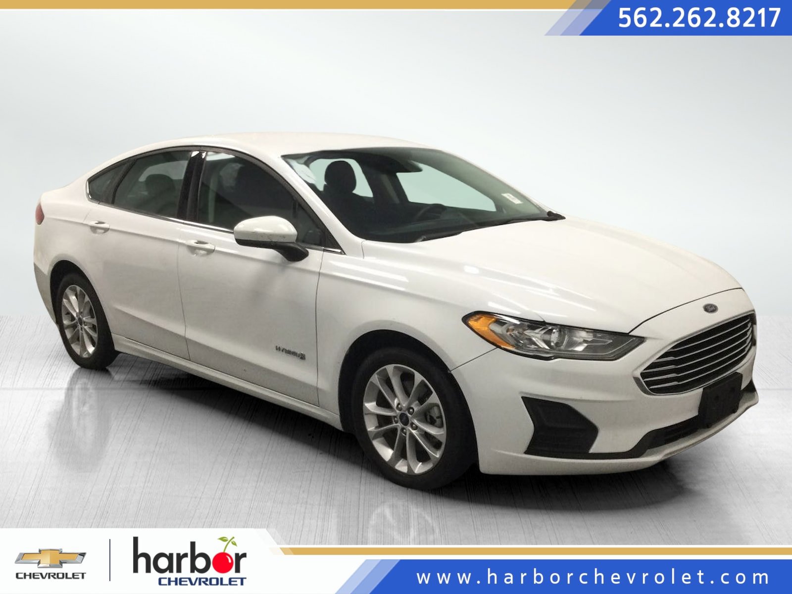 Used 2019 Ford Fusion SE image 1