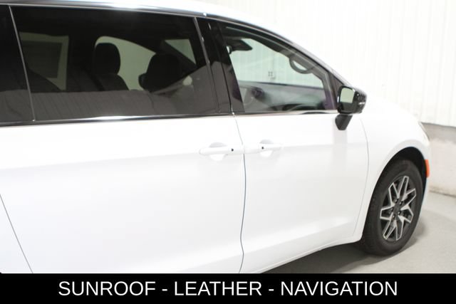 New 2027 Chrysler Pacifica Limited AWD/4WD image 34