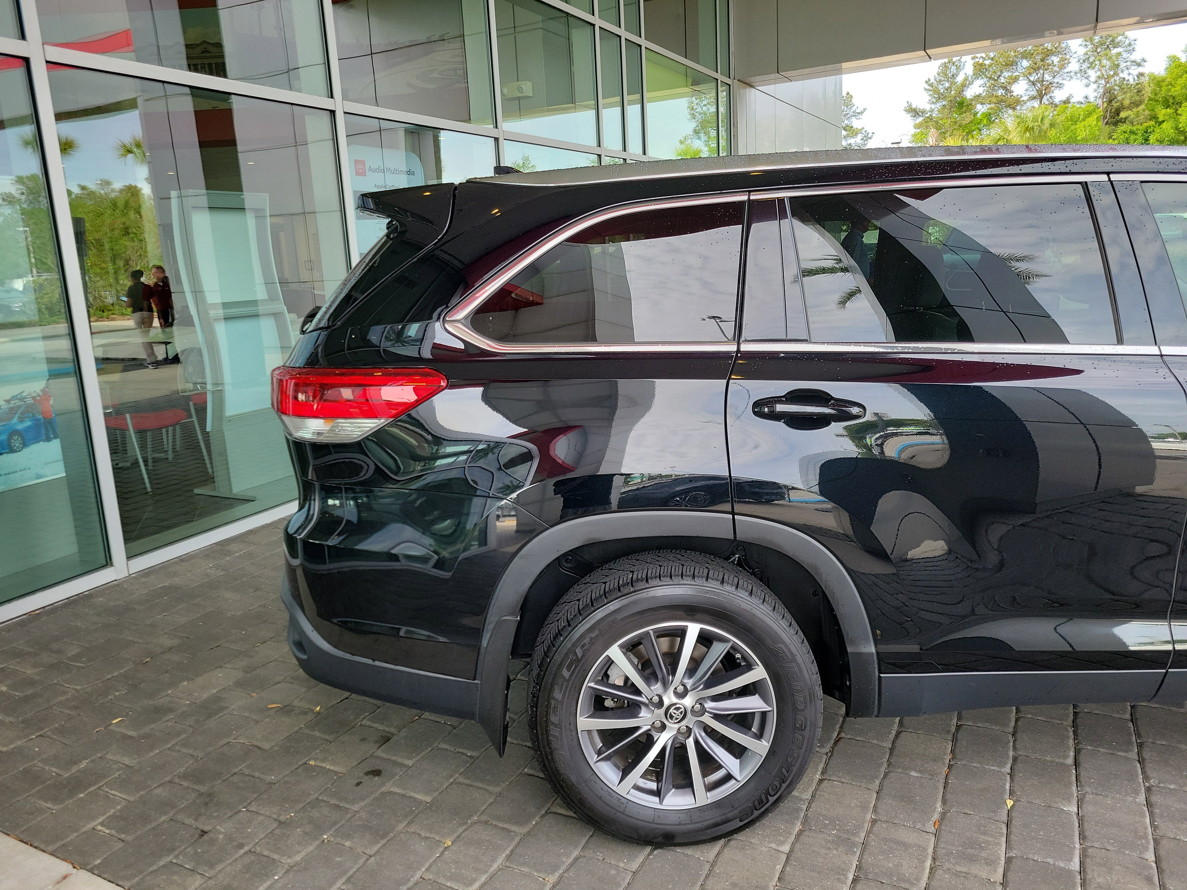 Used 2019 Toyota Highlander XLE image 6