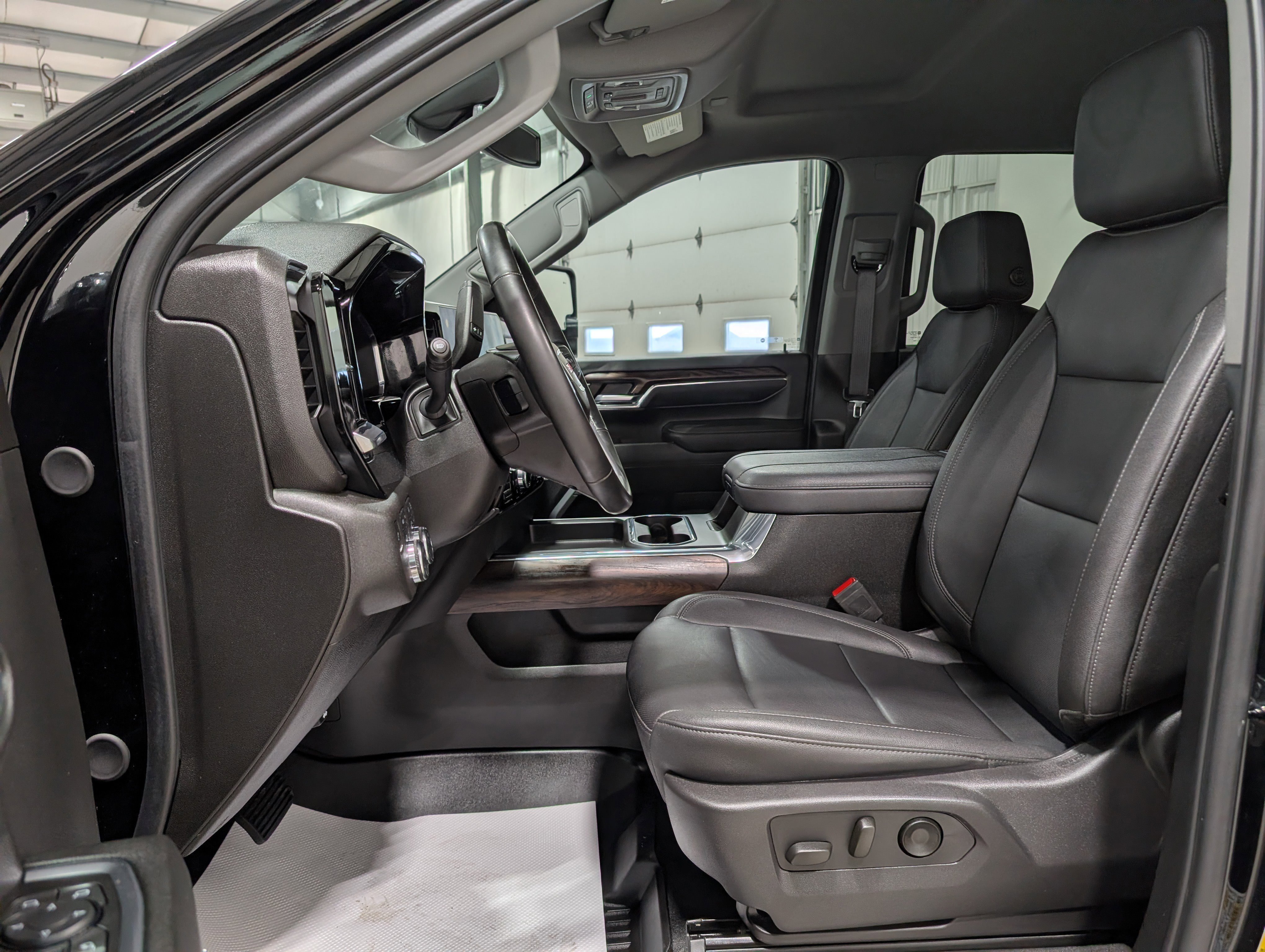 Used 2024 GMC Sierra 3500 SLT w/ SLT Convenience Package image 14