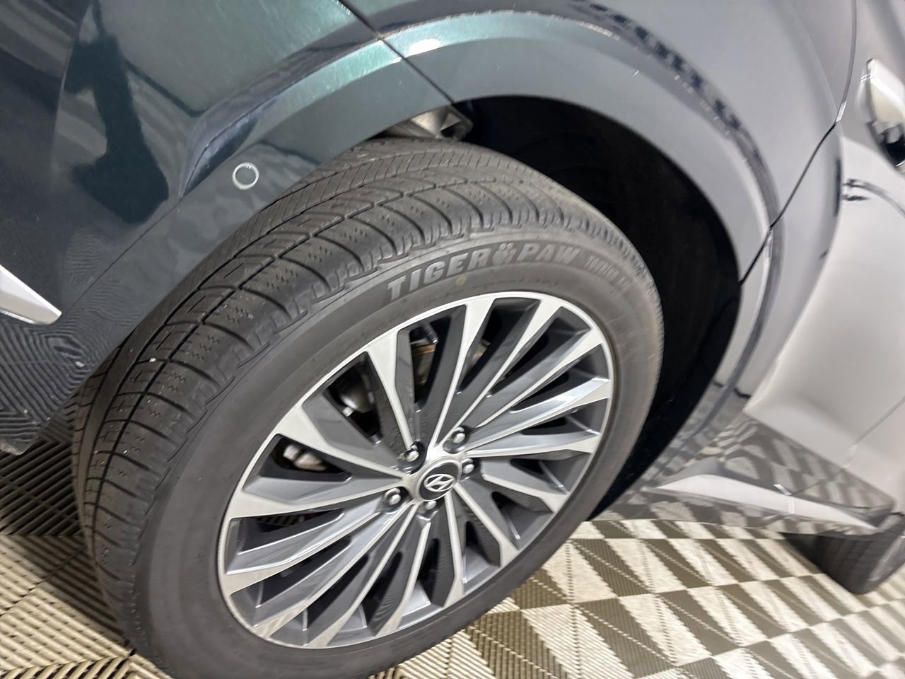 Used 2023 Hyundai Palisade Calligraphy image 34