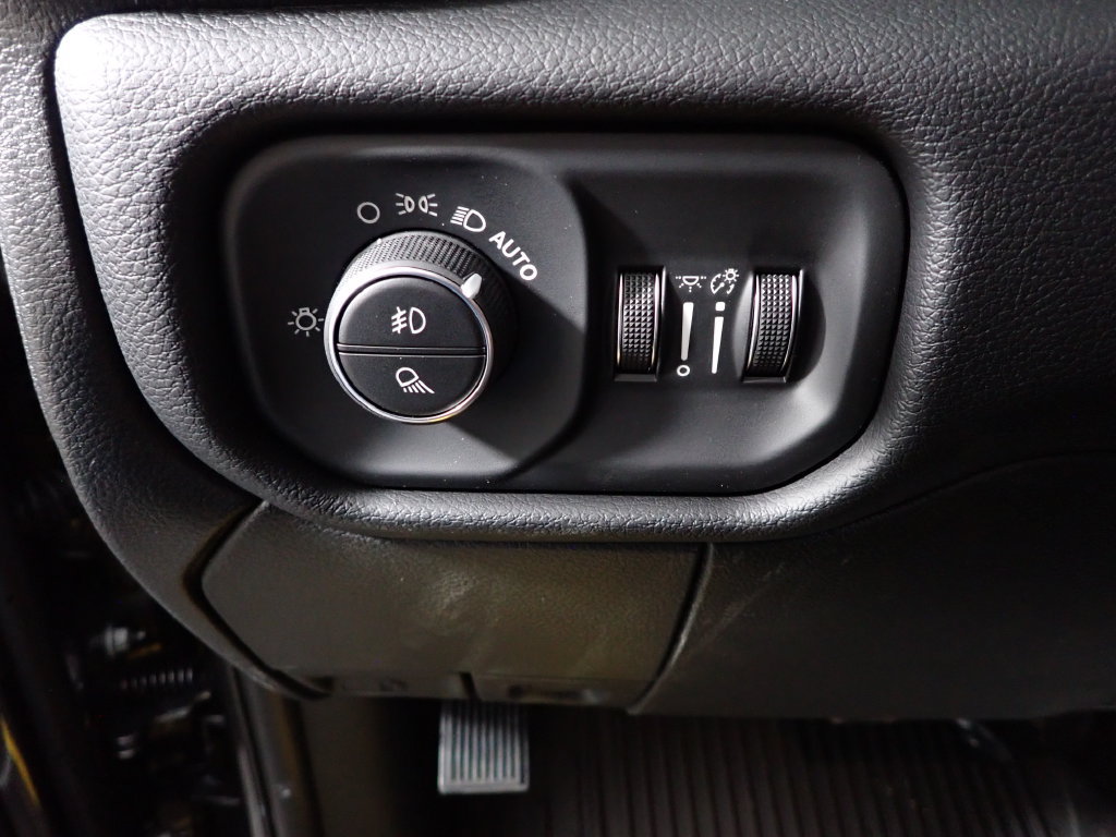 New 2026 RAM 2500 Laramie w/ Night Edition AWD/4WD image 25
