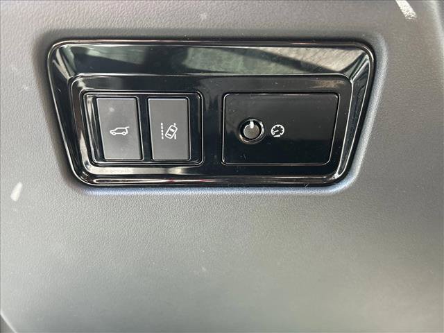 Used 2018 Jaguar F-PACE Premium AWD/4WD image 11