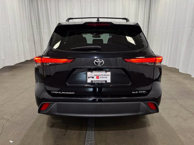 Certified 2022 Toyota Highlander XLE AWD/4WD image 6
