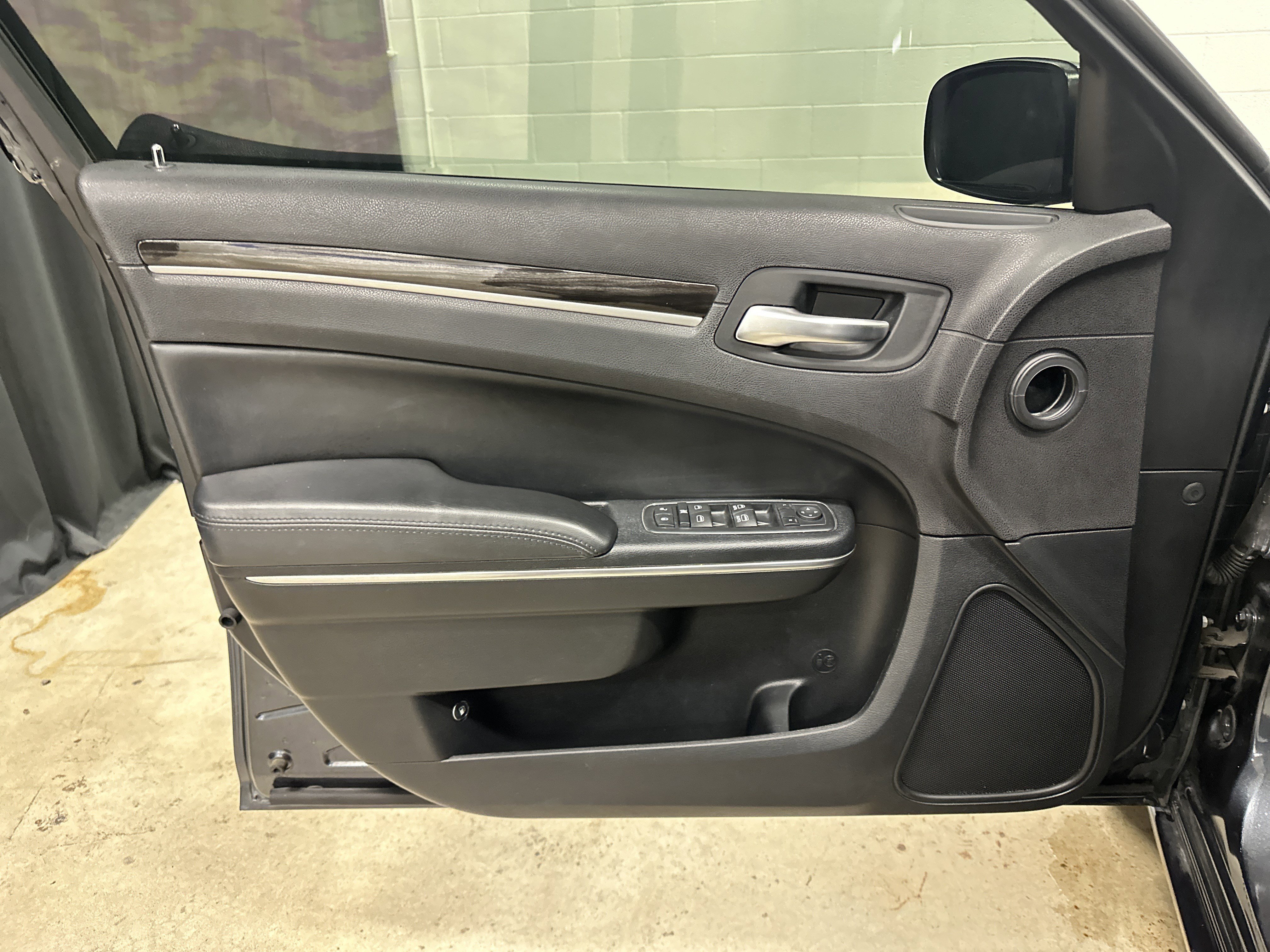 Used 2015 Chrysler 300 Limited w/ Driver Convenience Group image 14