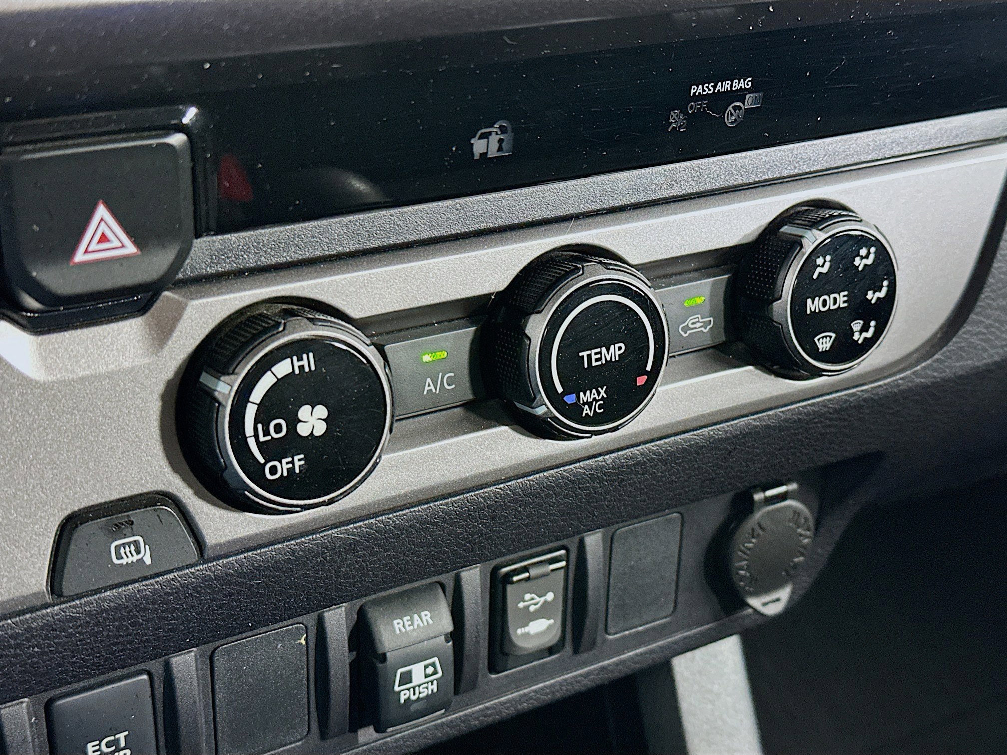 Used 2018 Toyota Tacoma SR5 RWD image 23