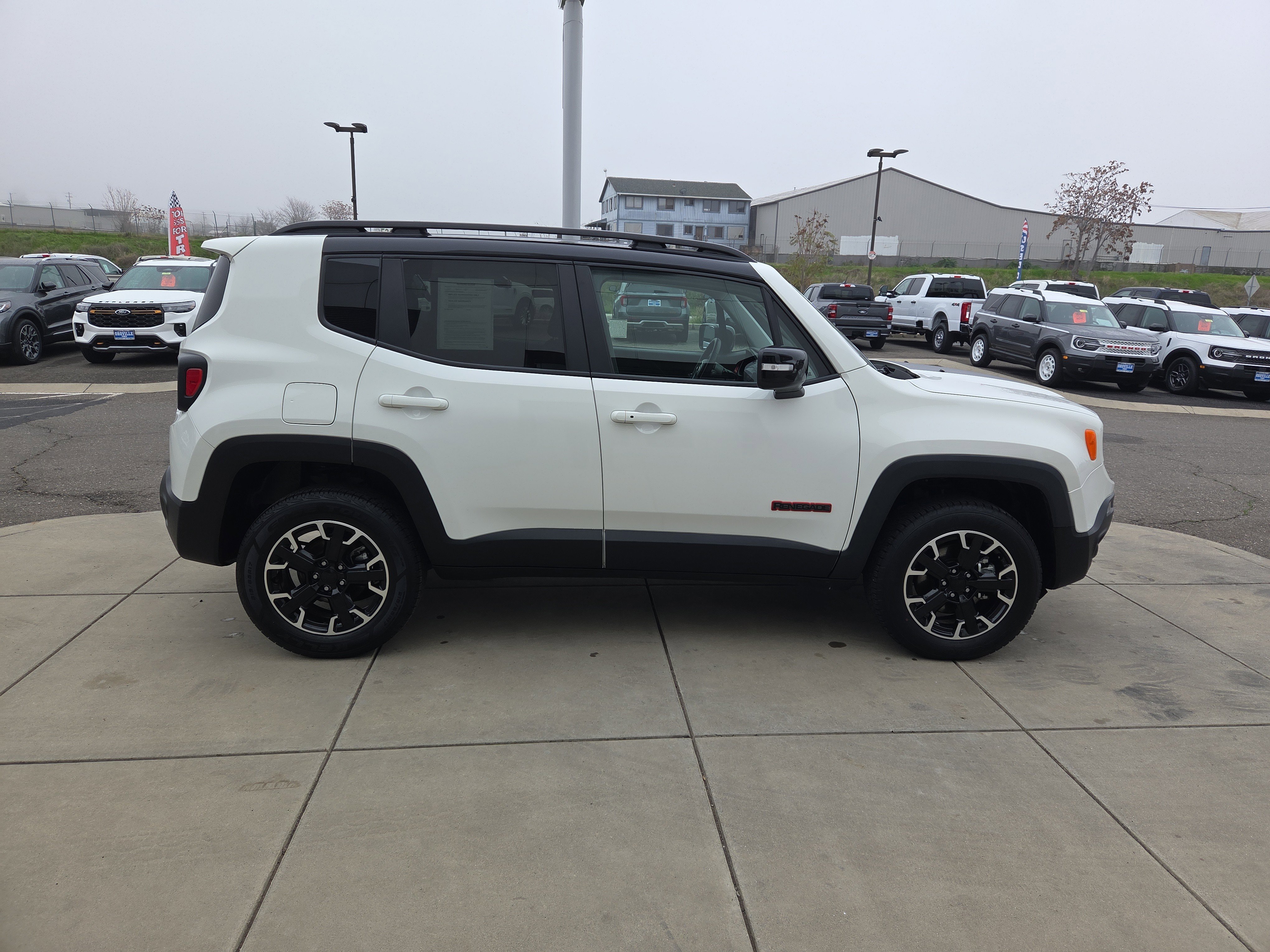 Used 2023 Jeep Renegade Trailhawk image 6
