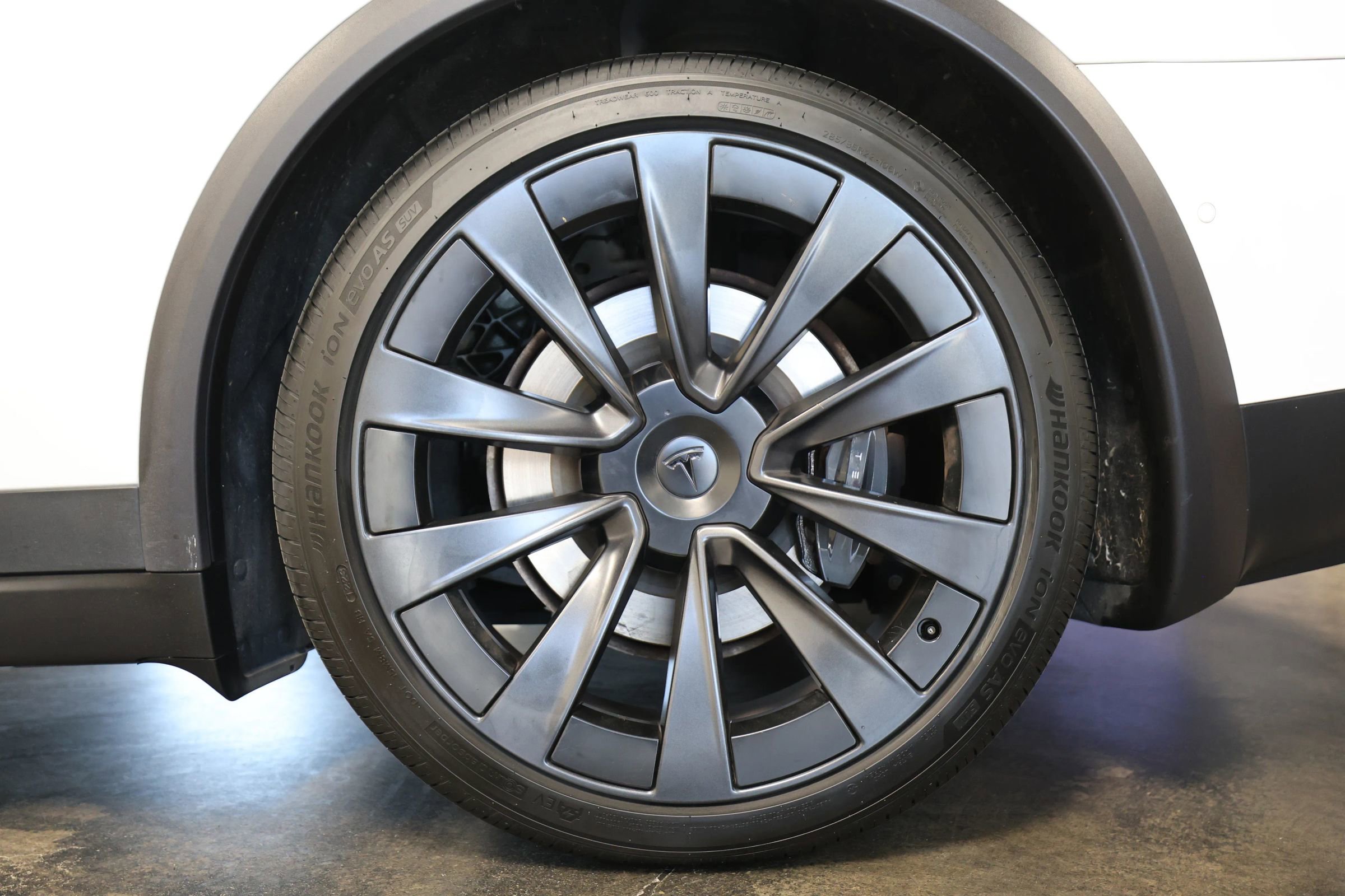 Used 2022 Tesla Model X Plaid image 17