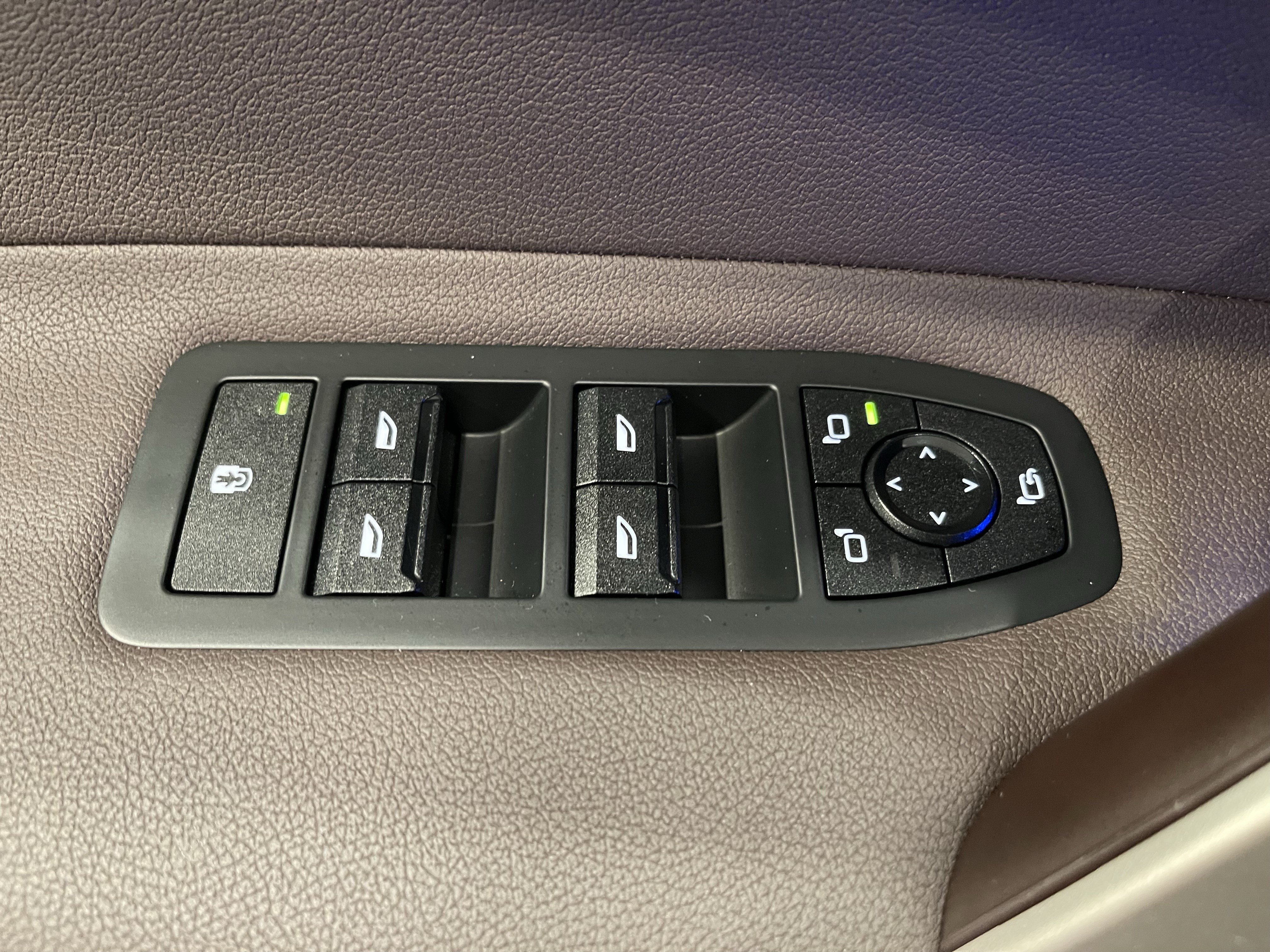 Used 2024 BMW iX xDrive50 w/ Sport Package AWD/4WD image 11