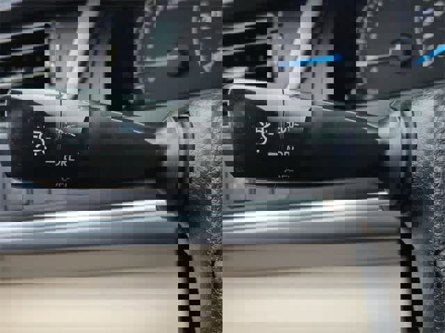 Used 2014 Toyota Camry L image 27