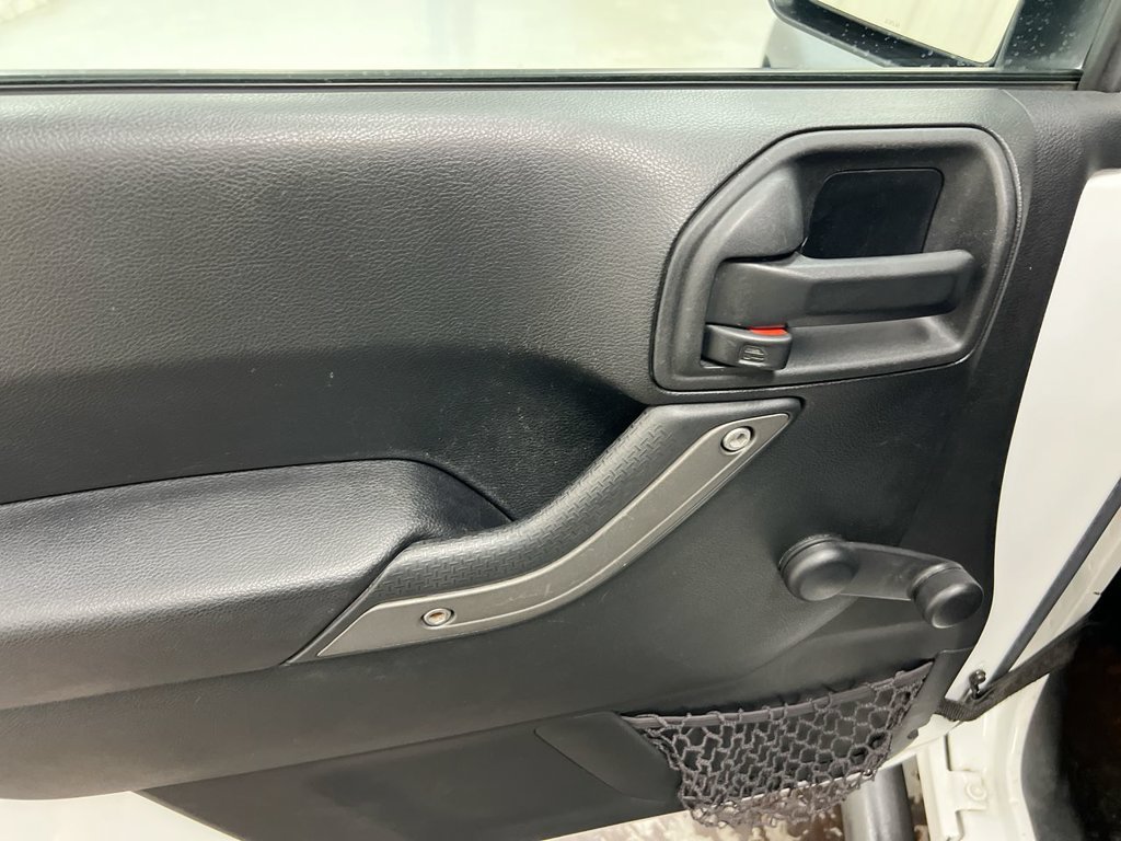 Used 2017 Jeep Wrangler Unlimited Sport w/ Connectivity Group AWD/4WD image 18