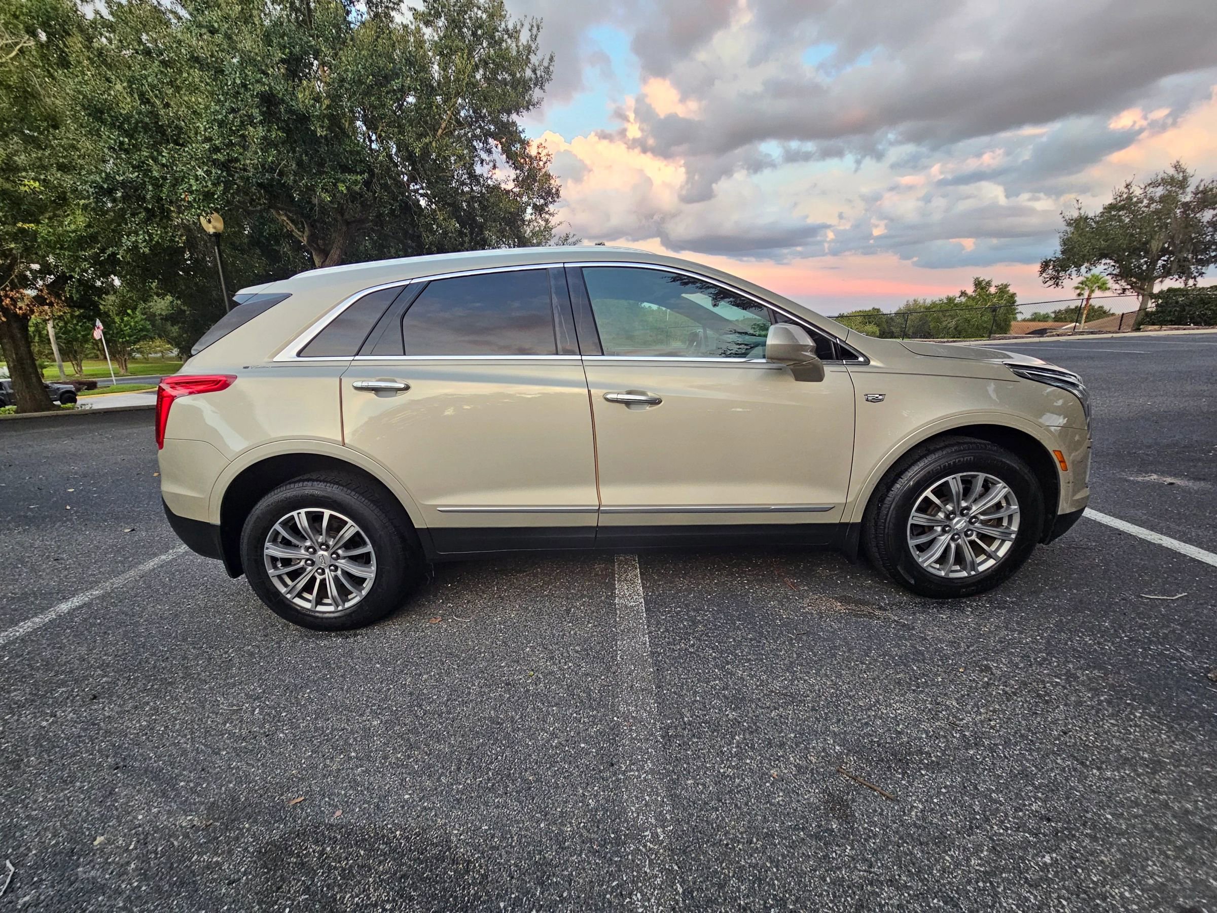 Used 2017 Cadillac XT5 Luxury w/ Driver Awareness Package image 3