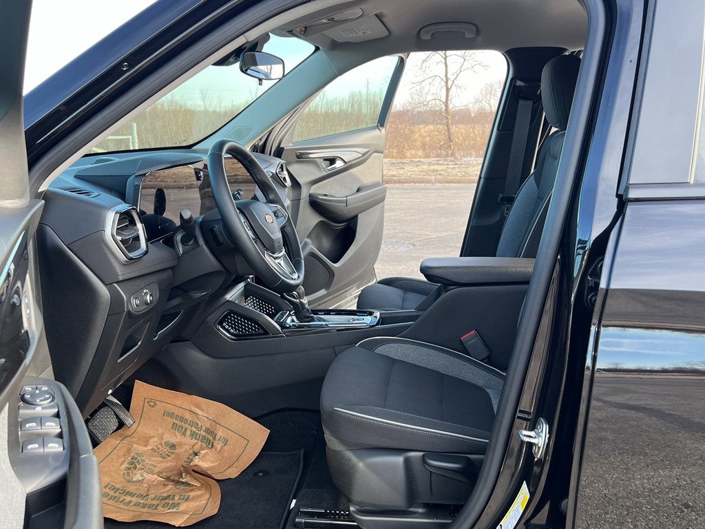 Used 2024 Chevrolet TrailBlazer LT w/ LT Cold Weather Package image 13