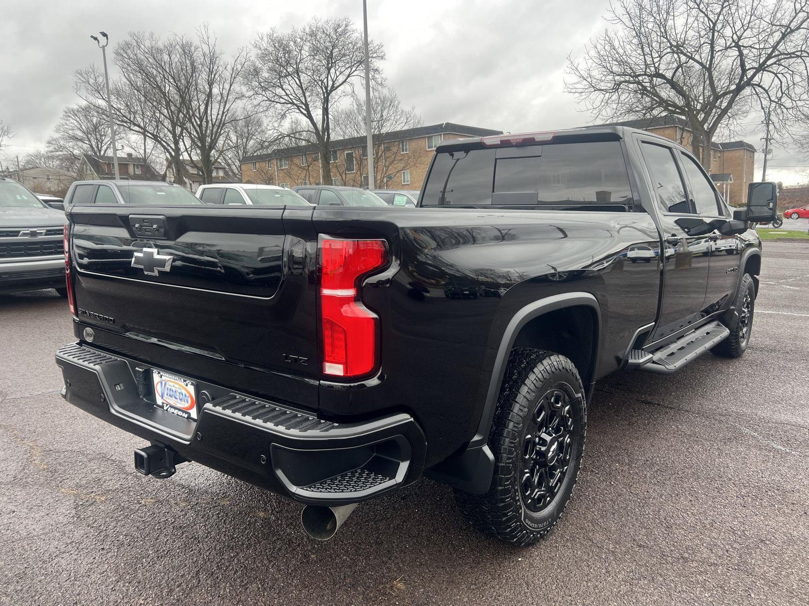 Used 2024 Chevrolet Silverado 2500 LTZ w/ LTZ Plus Package AWD/4WD image 7