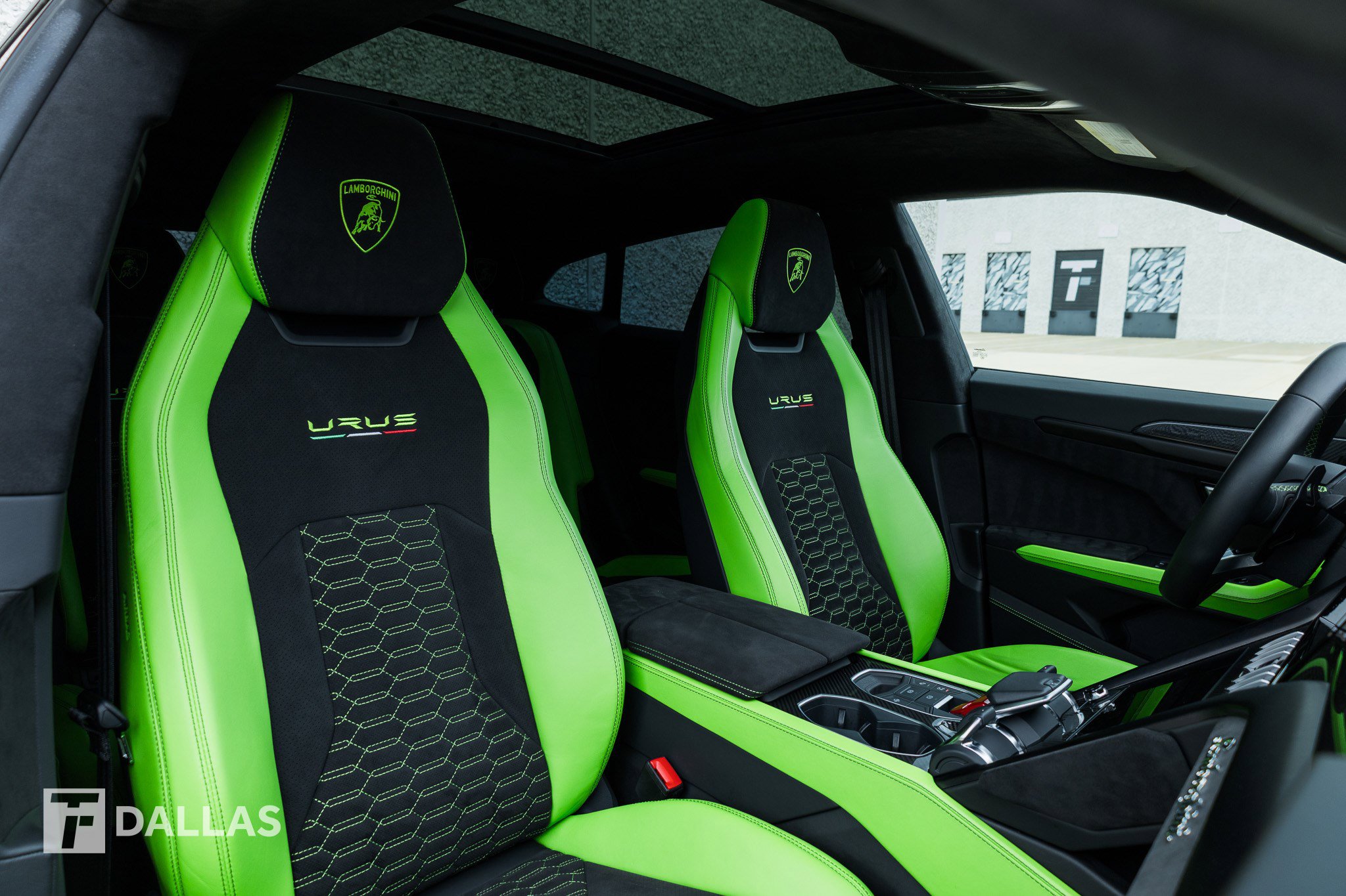 Used 2021 Lamborghini Urus AWD/4WD image 44