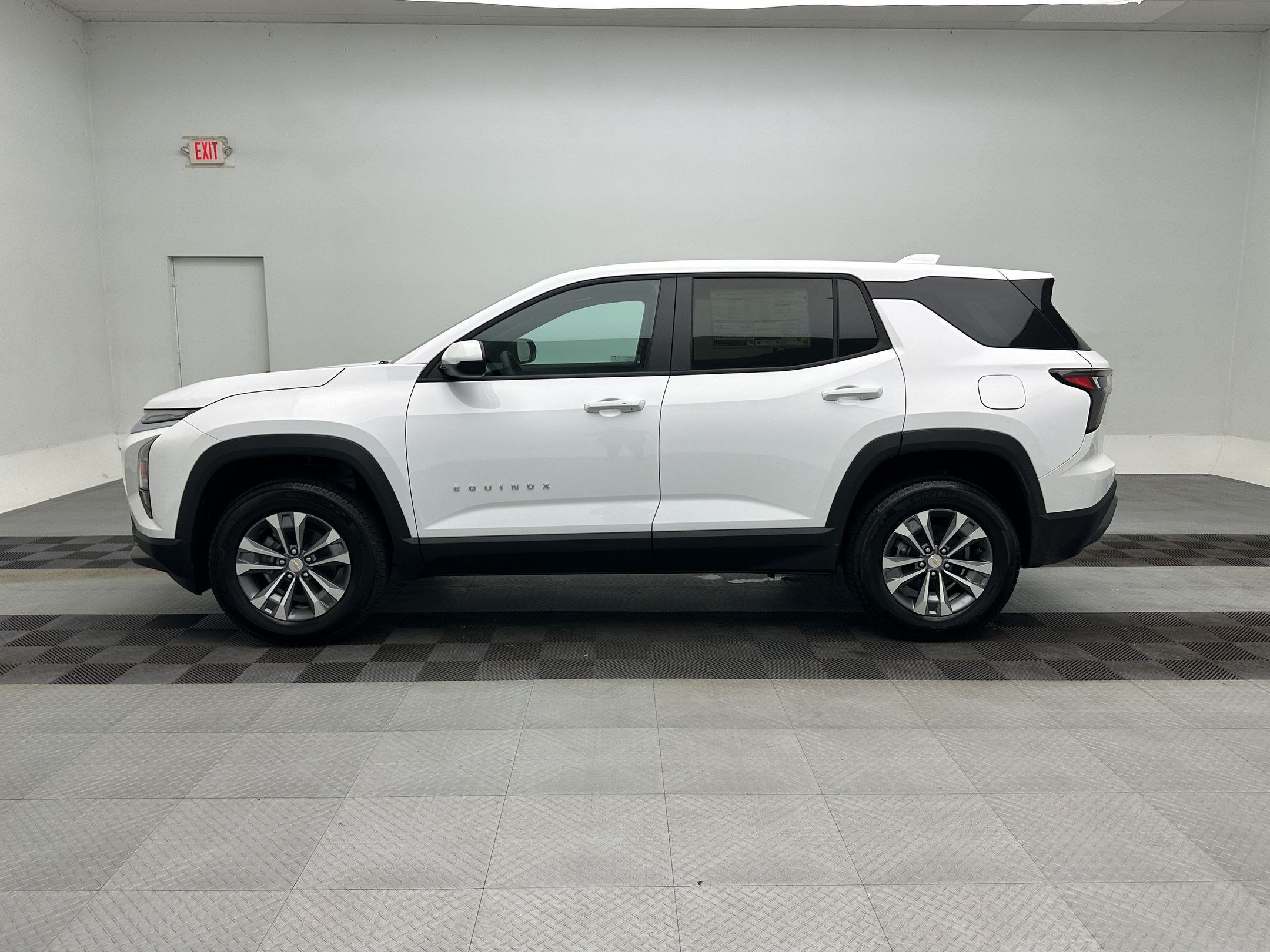 New 2027 Chevrolet Equinox LT AWD/4WD image 2
