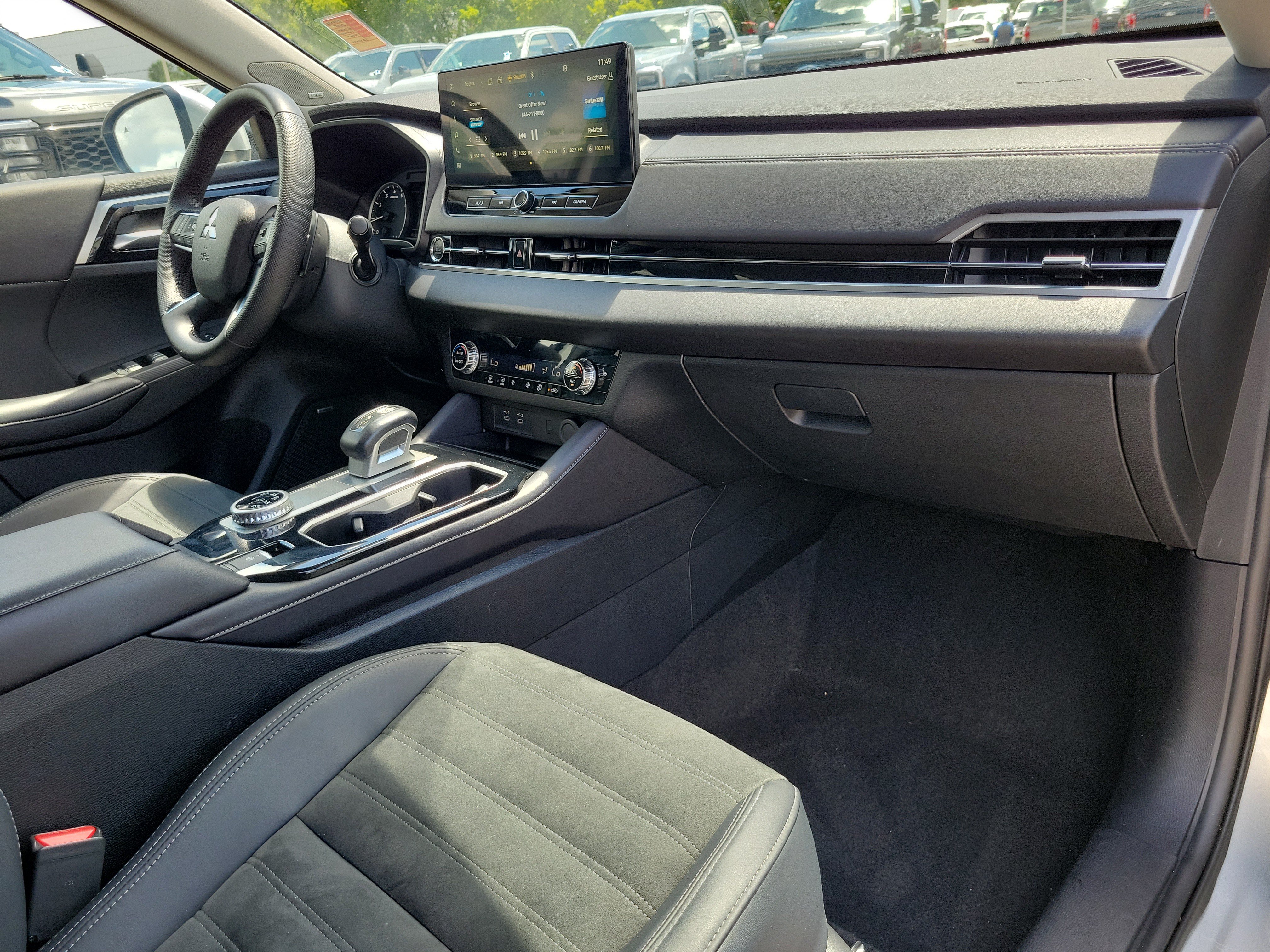 Used 2025 Mitsubishi Outlander SE FWD image 18