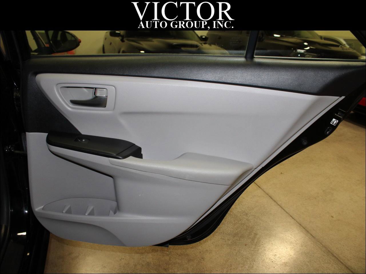 Used 2017 Toyota Camry SE image 31